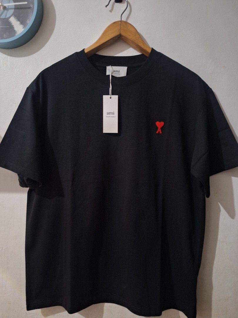 Ami shirt black medium boxy fit (Category: Tshirts & Polo Shirts ) located in Santa Rosa. Submitted by pat0317 (Listing ID 1469498431, Image 1). Description: brandnew legit no issue ami tshirt super black medium - 22 x 27.5 cod cop lbc lalamove.