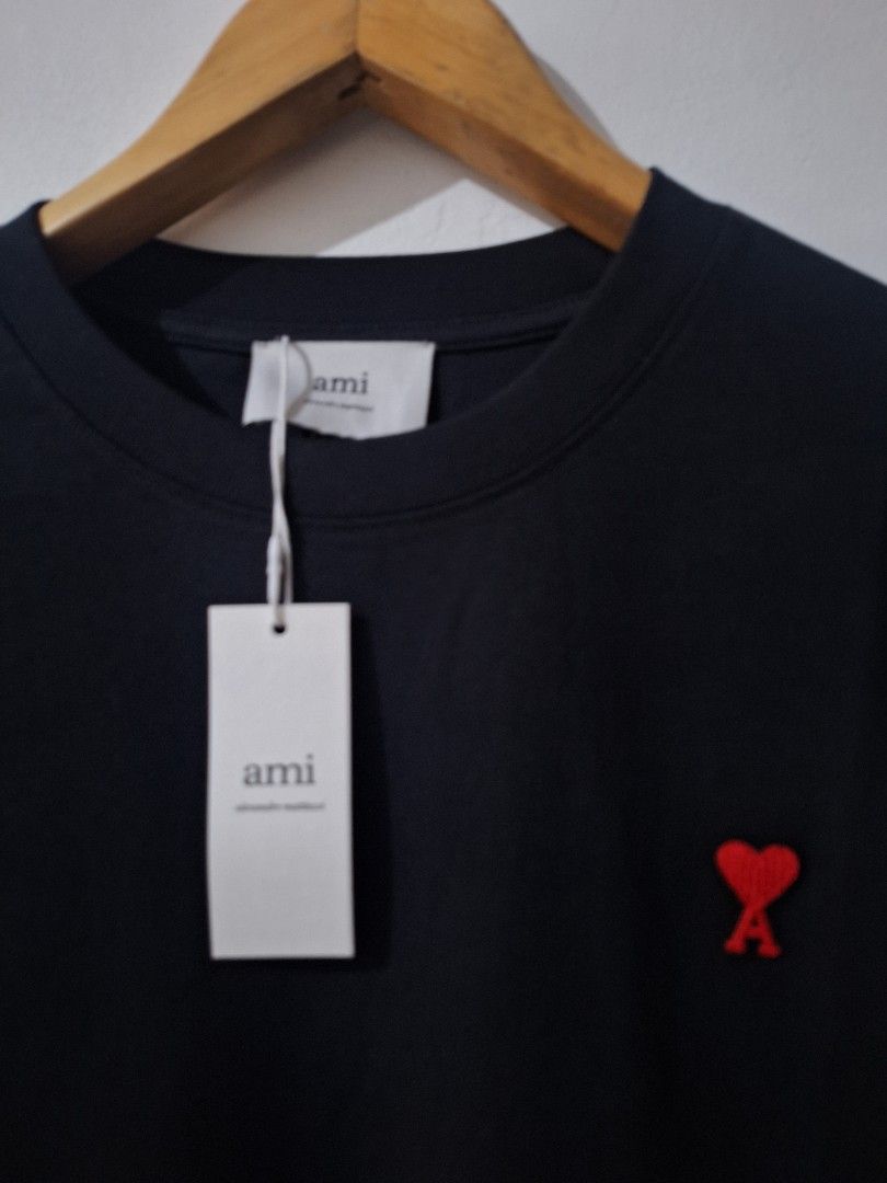 Ami shirt black medium boxy fit (Category: Tshirts & Polo Shirts ) located in Santa Rosa. Submitted by pat0317 (Listing ID 1469498431, Image 2). Description: brandnew legit no issue ami tshirt super black medium - 22 x 27.5 cod cop lbc lalamove.