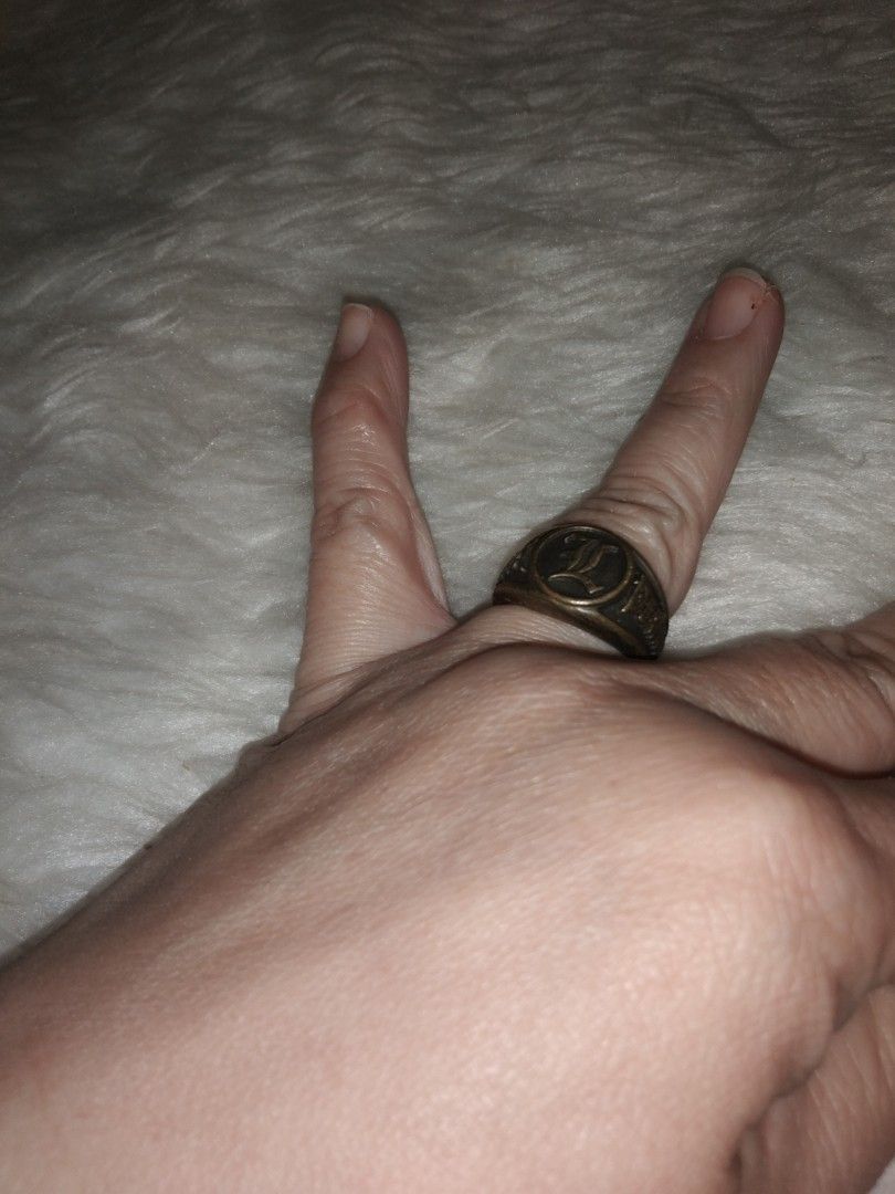Anime bronze thick ring death note anime (Category: Rings) located in Quezon City. Submitted by eidorableshop (Listing ID 1469402409, Image 3). Description: .