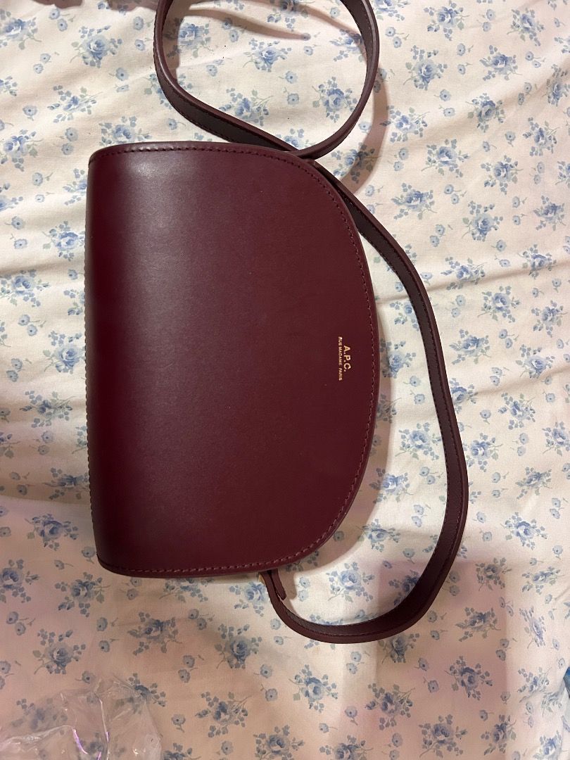 APC small (Category: Cross-body Bags) located in Bulacan. Submitted by wildhorse_570445 (Listing ID 1469572372, Image 1). Description: .