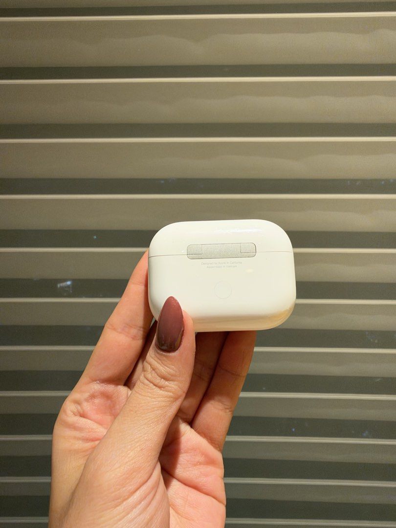 Apple Airpods Pro 2nd Generation with MagSafe Charging Case (USB-C) (Category: Earphones) located in Quezon City. Submitted by patpotpit (Listing ID 1469537336, Image 2). Description: - Brand: Apple - Model: AirPods Pro 2nd Generation with MagSafe Charging Case (USB-C) - Condition: Excellent pre-owned condition, clean white case and buds - Features: Active Noise Cancellation, USB-C charging, lanyard loop, and speaker on case Comes with original b