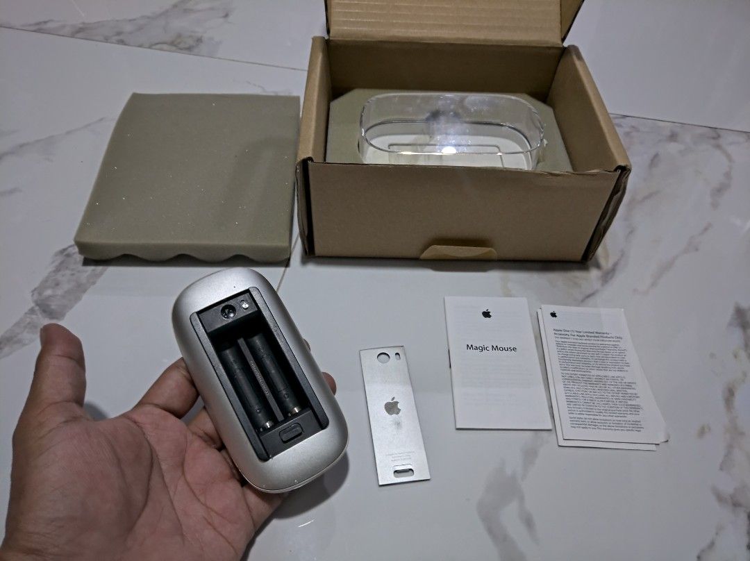 Apple Magic Mouse A1296 (White) (Category: Mouse & Mousepads) located in General Trias. Submitted by mervcorner (Listing ID 1469542534, Image 3). Description: Apple Magic Mouse (White) Model: A1296 1st Generation Includes manual, casing and box. ISSUE: defective (not turning on) Selling as is. For parts or repair. RFS: Decluttering Item Location: General Trias, Cavite Delivery thru Lalamove (At Buyer's expense) Contact 09918984245 if interested..