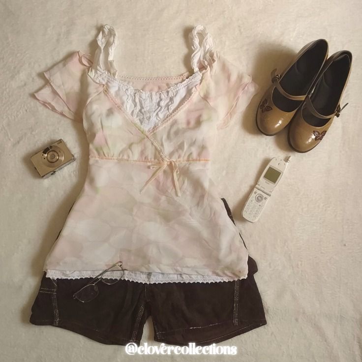Apple print coquette set (Category: Blouses) located in Andop. Submitted by clovercollectionss (Listing ID 1469508968, Image 1). Description: ˖ ݁♬⋆.˚𝄞 Apple print top set S-M Inner has minor flaw ⊱ ─── ⋆⋅ 🍎 ⋅⋆ ─── ⊰ 𖦹🐞Mine: 499 (au) ────୨ৎ──── .☘︎ ݁˖ Please manage your expectations as all items are thrifted .☘︎ ݁˖ Color may change due to lighting .☘︎ ݁˖ 150 cancellation fee EOB: Thursday 10 pm (10:01 not included) .