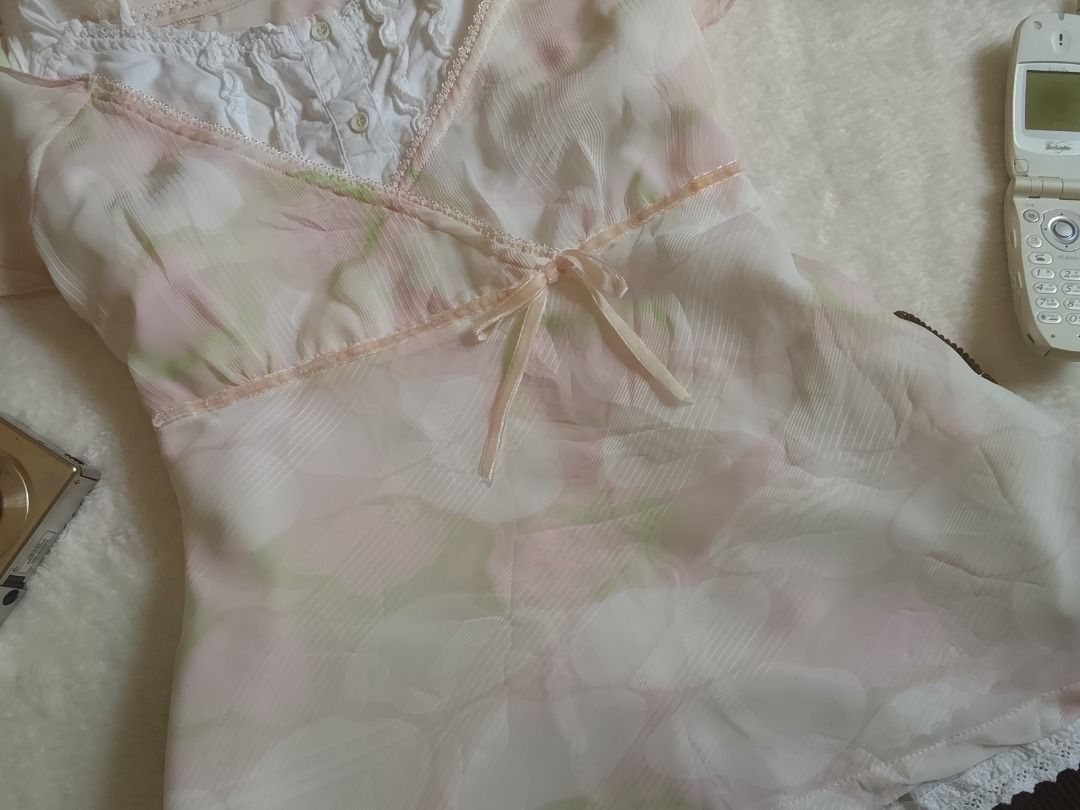 Apple print coquette set (Category: Blouses) located in Andop. Submitted by clovercollectionss (Listing ID 1469508968, Image 3). Description: ˖ ݁♬⋆.˚𝄞 Apple print top set S-M Inner has minor flaw ⊱ ─── ⋆⋅ 🍎 ⋅⋆ ─── ⊰ 𖦹🐞Mine: 499 (au) ────୨ৎ──── .☘︎ ݁˖ Please manage your expectations as all items are thrifted .☘︎ ݁˖ Color may change due to lighting .☘︎ ݁˖ 150 cancellation fee EOB: Thursday 10 pm (10:01 not included) .