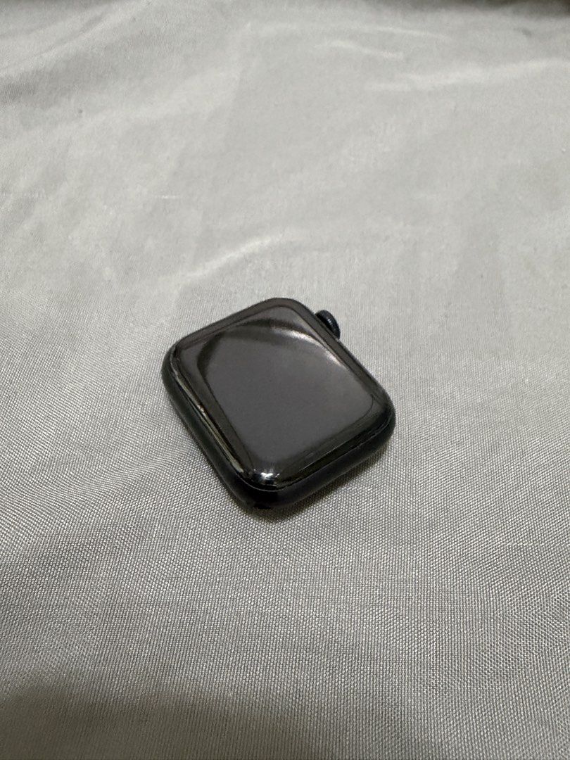 Apple Watch SE GPS 40mm Midnight - S/M (Category: Wearables & Smart Watches) located in Lucena. Submitted by mademoisellemd (Listing ID 1469534144, Image 2). Description: Fast selling my less than a year-old Apple Watch SE 40mm for 7k, bought directly from Apple. Need emergency funds lang. Free accessories and straps. With original charger. Box misplaced. + New protective film installed.