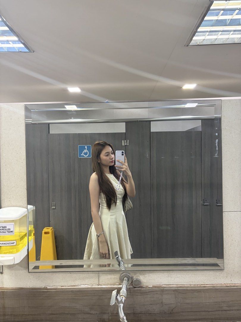 Apricot Dress (Category: Dresses) located in Bulacan. Submitted by juls_888 (Listing ID 1469481832, Image 3). Description: Super nice fit! Had to let go to pay my bills..