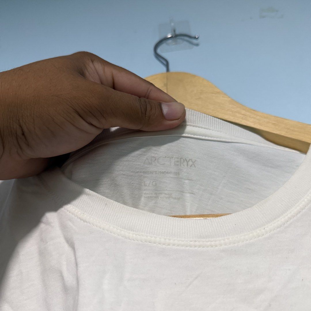 Arcteryx Big Logo Tee (Category: Tshirts & Polo Shirts ) located in Cagayan de Oro. Submitted by kent_ogals (Listing ID 1469520966, Image 3). Description: Large Dimes 22x29 9/10 Condition Issue: Yellow Stain (washable) -Some stain might not be washable .