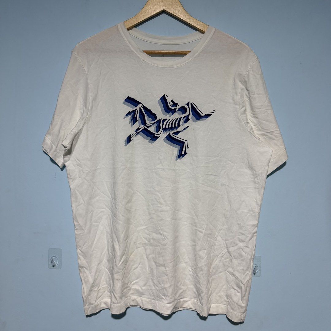 Arcteryx Big Logo Tee (Category: Tshirts & Polo Shirts ) located in Cagayan de Oro. Submitted by kent_ogals (Listing ID 1469520966, Image 1). Description: Large Dimes 22x29 9/10 Condition Issue: Yellow Stain (washable) -Some stain might not be washable .