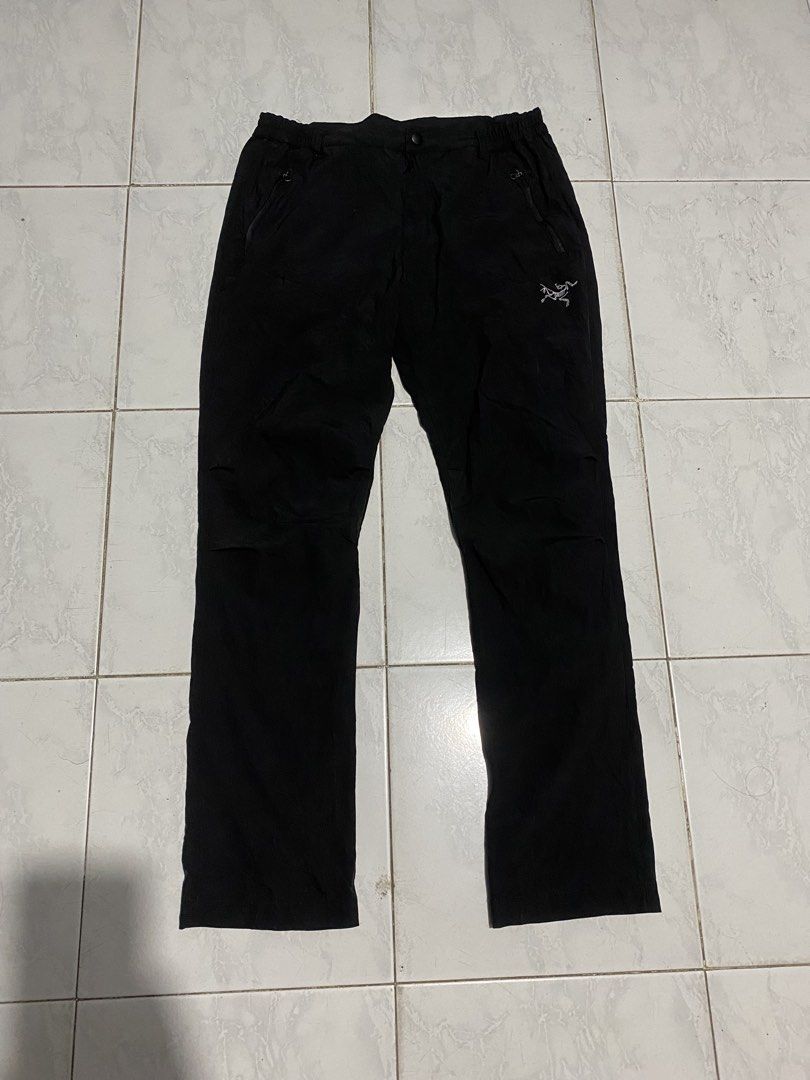 Arc'Teryx Black Hiking Pants Size XL (Category: Trousers) located in Alcala. Submitted by georgetorr31608 (Listing ID 1469454526, Image 1). Description: - Brand: Arc'Teryx - Color: Black - Size: 32-34.