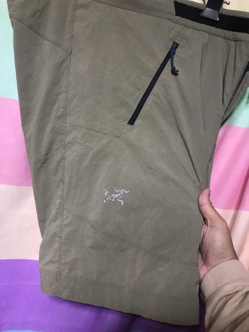 ARC’TERYX Hiking Short (Category: Shorts) located in San Fernando. Submitted by ramjames18 (Listing ID 1469437410, Image 2). Description: •ARC’TERYX Hiking Short 🔥 -Very Good Condition -9./10 Color Rate -Quickdry / Zipped Side Pockets -Large(32-34 waistlines) -L:19.5” (Honest flaw, sa logo, minimal hairline) Pm sa interested! 📥.