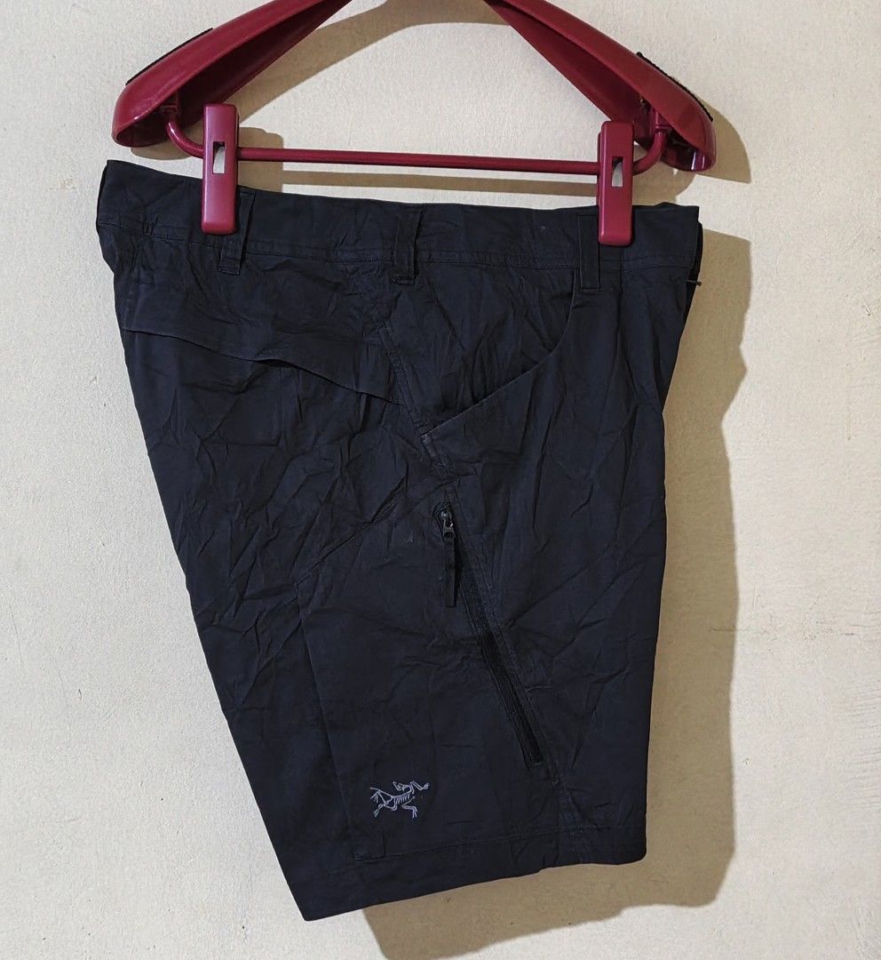 ARCTERYX HIKING SHORT (Category: Shorts) located in Sipocot. Submitted by quickpickstuff (Listing ID 1469474068, Image 1). Description: SIZE 32 ON TAG 18 LENGTH 9/10 condition.