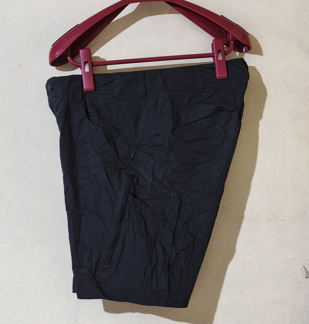 ARCTERYX HIKING SHORT (Category: Shorts) located in Sipocot. Submitted by quickpickstuff (Listing ID 1469474068, Image 2). Description: SIZE 32 ON TAG 18 LENGTH 9/10 condition.