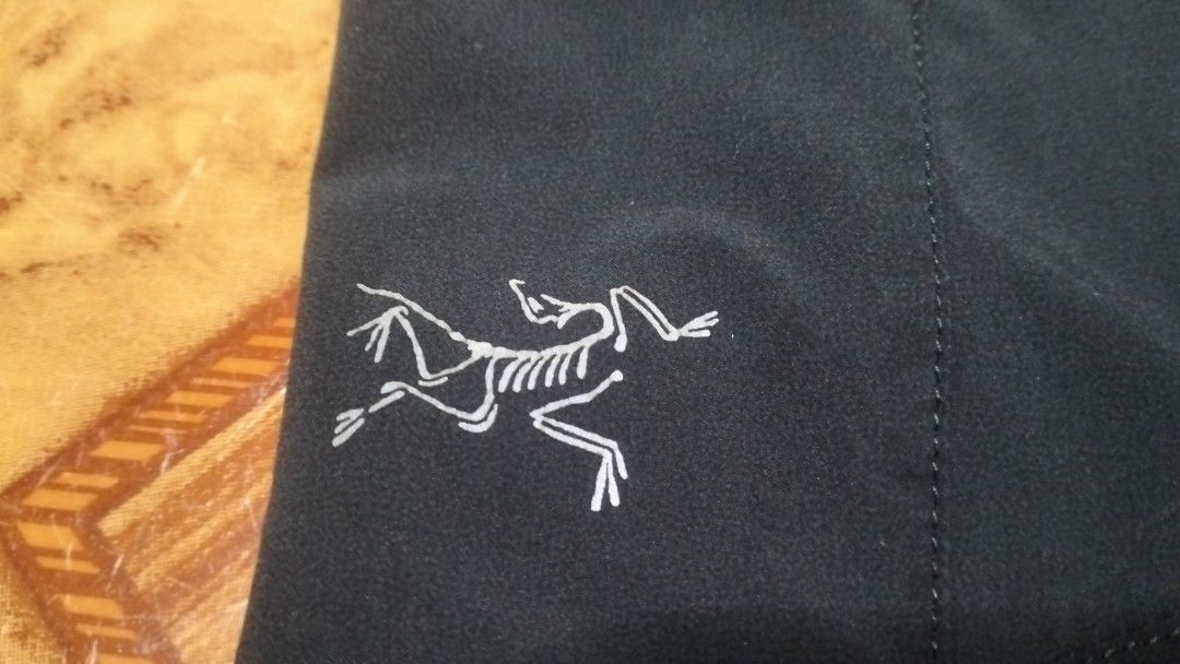 Arc'teryx incendo pants (Category: Trousers) located in Bulacan. Submitted by ryldeal030912 (Listing ID 1469406641, Image 3). Description: very good condition reflective logo no issues medium.