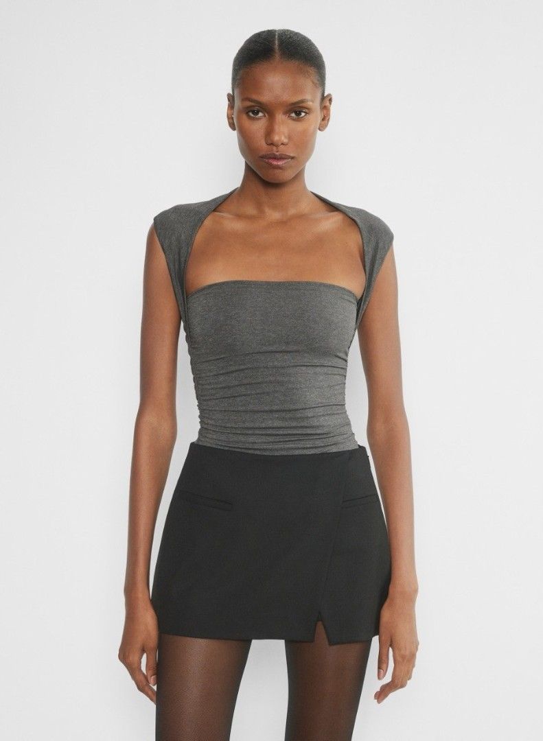 ARITZIA Everyday Luxury Convertible Halter Top (Category: Others Tops) located in Gapan. Submitted by lovelypreloved1497 (Listing ID 1469427784, Image 1). Description: ✨ Authentic ARITZIA Everyday Luxury Convertible Halter Top ✨ Letting go of this highly unique, viral staple piece from Aritzia's Everyday Luxury collection. (Included the official store image so you can see how stunning and flattering this cut is when worn!) Comes in a beautiful, e