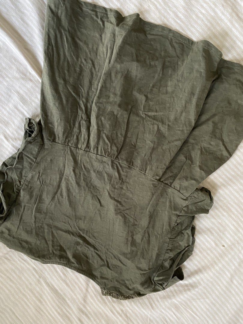 Army Green Blouse Ruffles (Category: Blouses) located in Manila. Submitted by nuelaar (Listing ID 1469396712, Image 3). Description: XS to Semi Large.