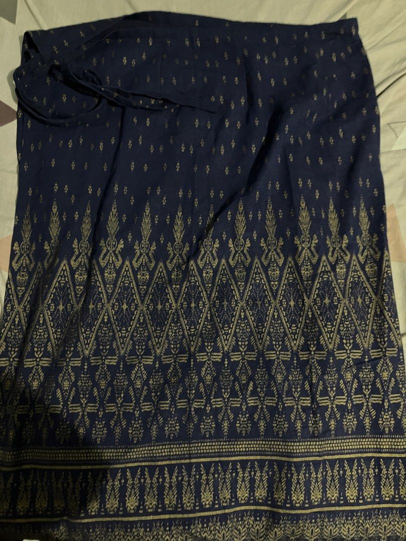 ASEAN Costume (Category: Traditional & Ethnic wear) located in Pasig City. Submitted by anbacani0334519 (Listing ID 1469488720, Image 2). Description: BELT, SKIRT, AND SASH ALREADY INCLUDED - Complete traditional Thai costume set - Color: Navy blue wrap skirt with gold patterns and deep magenta sash - Includes: Skirt, sash, ornate gold waist belt, and matching gold headpiece - Condition: Worn once, clean, and ready to wear - Perfect for cultural 
