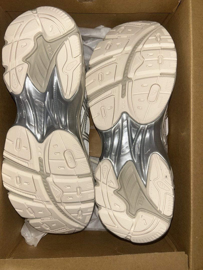 Asics GT-2160 [BRAND NEW] [RUSH] (Category: Sneakers) located in Antipolo. Submitted by jandycop (Listing ID 1469406607, Image 2). Description: - Size 9 - Price is negotiable - Brand New - OG Price: 8K+.