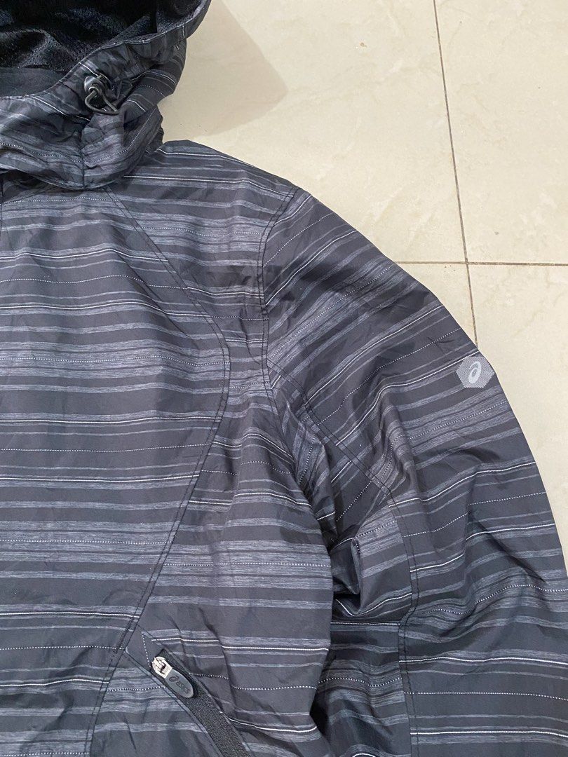 ASICS OUTDOOR BLACK WOMENS PARKA JACKET (Category: Coats, Jackets and Outerwear) located in Talisay. Submitted by hustlethrift_2600 (Listing ID 1469560636, Image 3). Description: ASICS OUTDOOR BLACK WOMENS PARKA JACKET M-L 18 W 26 FRONT L 27 BACK L EXCELLENT CONDITION 9.9/10 COLOR RATE WATER PROOF QUICKDRY NO ISSUE - 1199 🏷️.