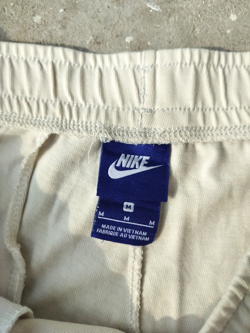 ASPACK OR SPLIT NIKE SHORTS (Category: Shorts) located in Manila. Submitted by gcarchives (Listing ID 1469409300, Image 3). Description: FOR SALE ASPACK OR SPLIT 🔴 Red Nike Shorts Medium on tag Waistline: 34–38 inches Length: 22 inches 🤍 Cream Nike Shorts Medium on tag Waistline: 32–36 inches Length: 21 inches 💠 PAYMENT FIRST | NO COD ‎📥DM TO PURCHASE 💵MOP: GCASH ‎SHIPPING VIA J&T, LBC ‎📍 MINDANAO SOUTH COTABATO , POLOMOLOK (9504) LOCATION.