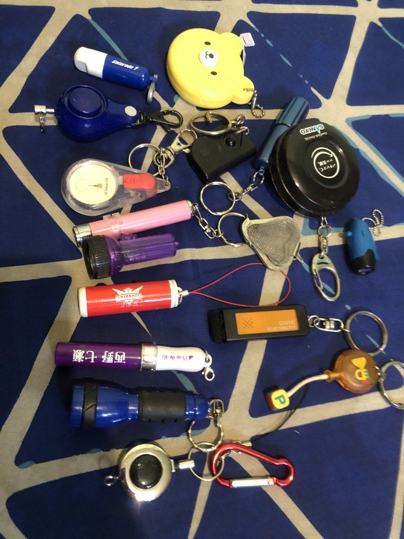 Assorted loose mini tools charms set bundle (Category: Vintage Collectibles) located in Quezon City. Submitted by markgolveo (Listing ID 1469461555, Image 1). Description: Assorted loose mini tools charms set bundle Untested Depleted batteries.