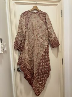 (Category: ) located in . Submitted by rosee.wardrobe (Listing ID 1469540221, Image 1). Description: .