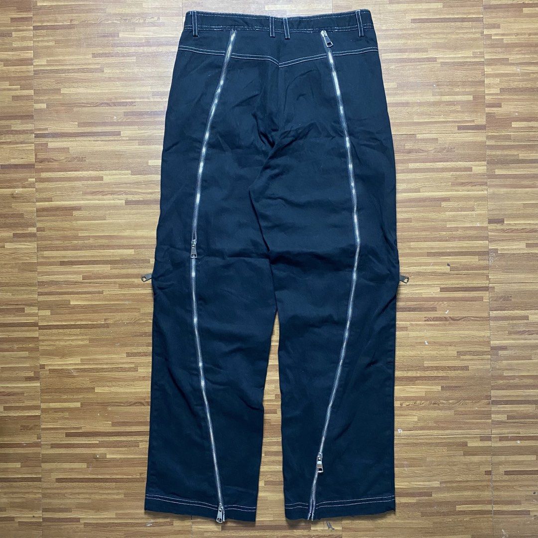 Asymmetrical baggy pants (Category: Jeans) located in Quezon City. Submitted by semantaryrave (Listing ID 1469546225, Image 2). Description: Asymmentrical baggy pants Size- 32 Waist- 30 Length- 41 Thigh- 11 Hem- 10 Good Conditions No issue .