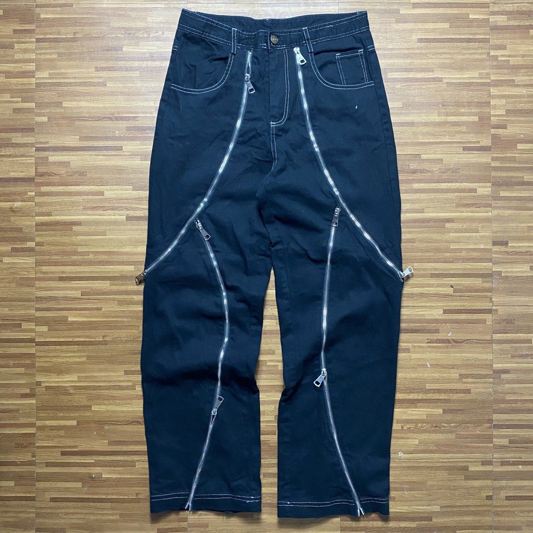 Asymmetrical baggy pants (Category: Jeans) located in Quezon City. Submitted by semantaryrave (Listing ID 1469546225, Image 1). Description: Asymmentrical baggy pants Size- 32 Waist- 30 Length- 41 Thigh- 11 Hem- 10 Good Conditions No issue .