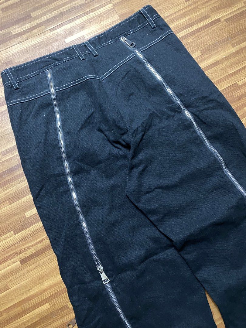 Asymmetrical baggy pants (Category: Jeans) located in Quezon City. Submitted by semantaryrave (Listing ID 1469546225, Image 3). Description: Asymmentrical baggy pants Size- 32 Waist- 30 Length- 41 Thigh- 11 Hem- 10 Good Conditions No issue .