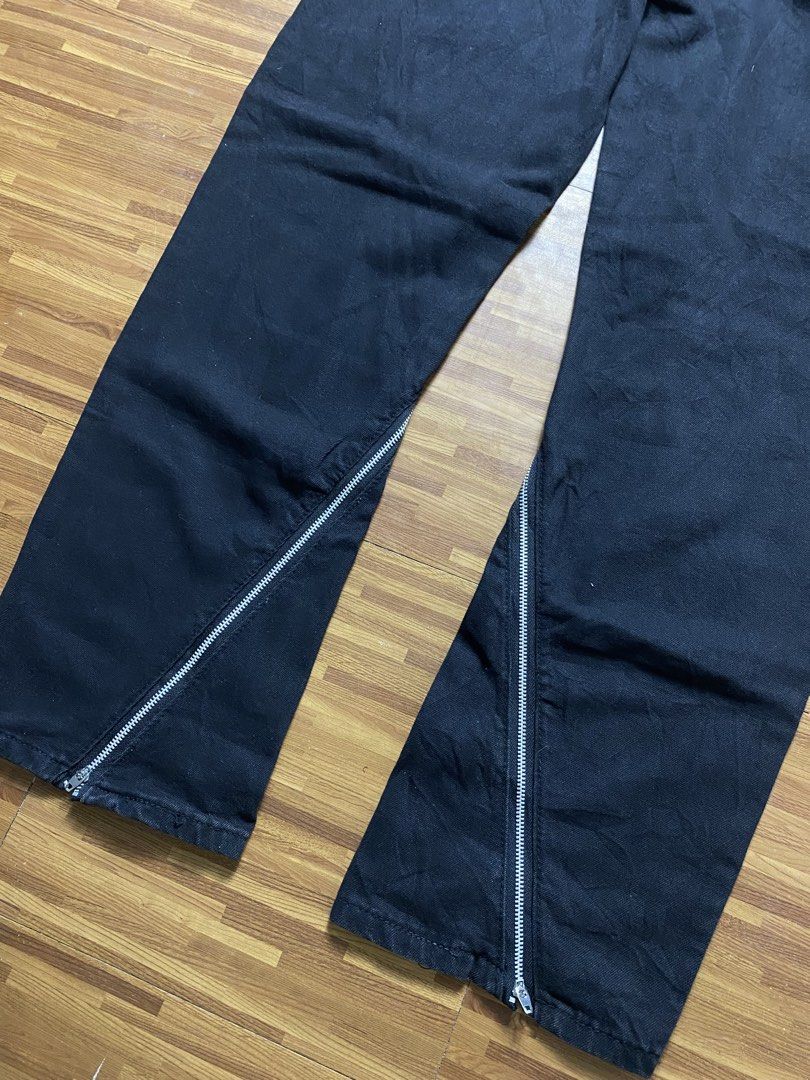 Asymmetrical baggy pants (Category: Jeans) located in Quezon City. Submitted by semantaryrave (Listing ID 1469546708, Image 3). Description: Asymmentrical double zip baggy pants Size- 30 Waist- 30 Length- 41 Thigh- 11 Hem- 8 Good Conditions No issue .