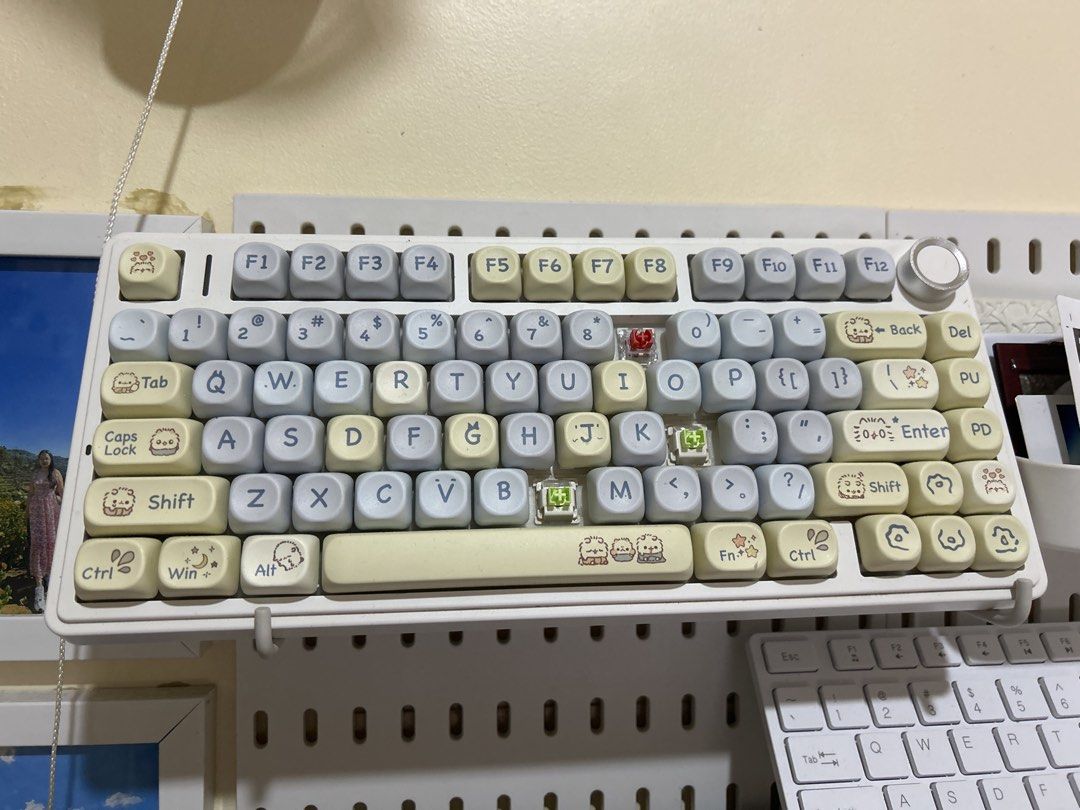 AULA F75 (Category: Computer Keyboard) located in Mataasnakahoy. Submitted by monoky (Listing ID 1469569840, Image 2). Description: ⌨️🎀 FOR SALE: AULA F75 MECHANICAL KEYBOARD 🎀⌨️ 💸 ₱1,200 — NEGOTIABLE! ✨ FEATURES * 75% compact layout * Hot-swappable switches * Comes with MOA keycaps ♡ * Usable via wired USB connection 🔎 CONDITION * Second-hand item * With obvious dents and scratches * Still working via wired connection * Previously opened and