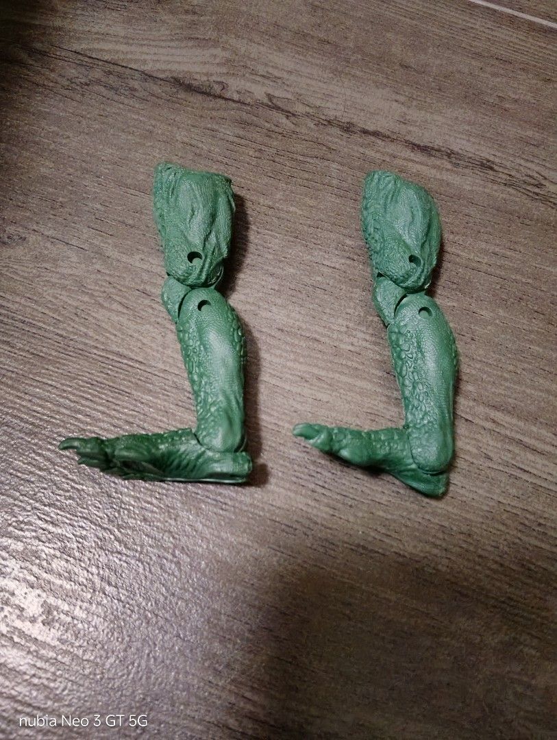 Authentic (BAF) right leg Sauron (Category: Action & Battle Toys) located in Mabalacat. Submitted by babyjamil1919 (Listing ID 1469494585, Image 1). Description: 250 each.