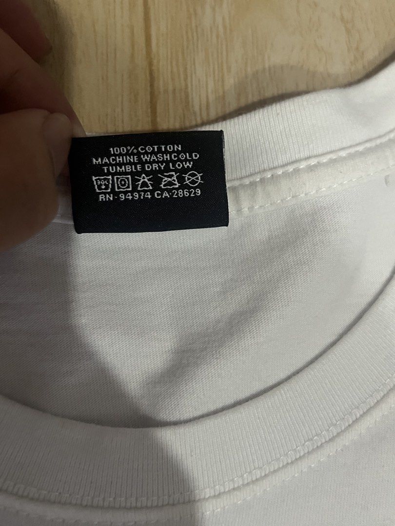 Authentic Basic Stüssy Tee (L) (Category: Tshirts & Polo Shirts ) located in San Juan City. Submitted by wokejeiskdiwpse (Listing ID 1469471087, Image 3). Description: Issue: Coloring, needs wash.