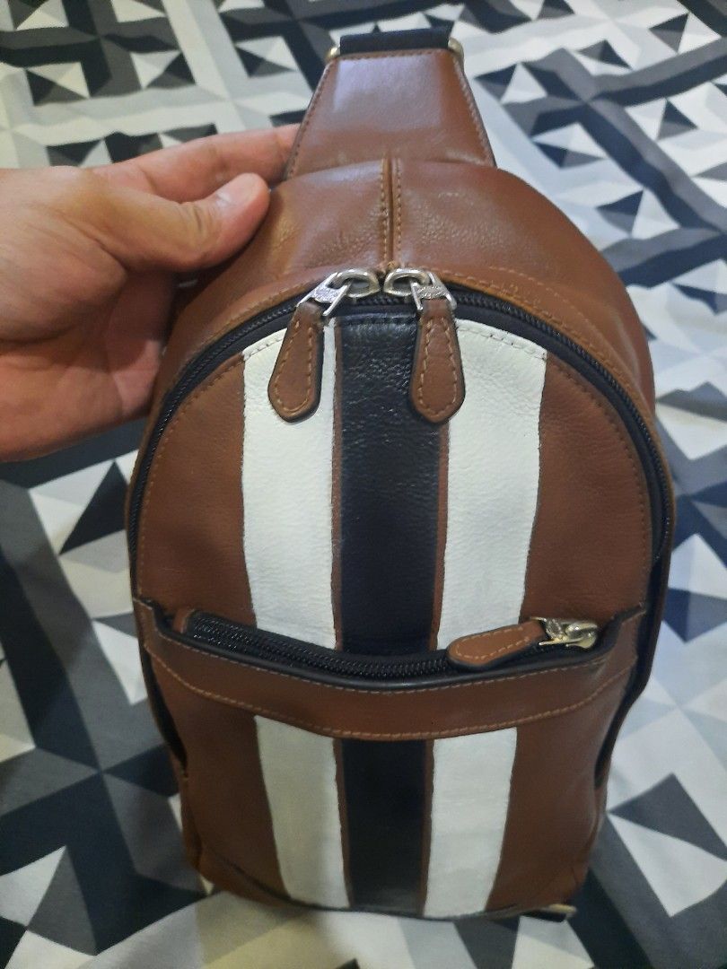 Authentic Coach Bodybag (Category: Luxury Bags & Wallets) located in Llanera. Submitted by stopnshop_01 (Listing ID 1469419842, Image 3). Description: payment first no to joyjoy talk.