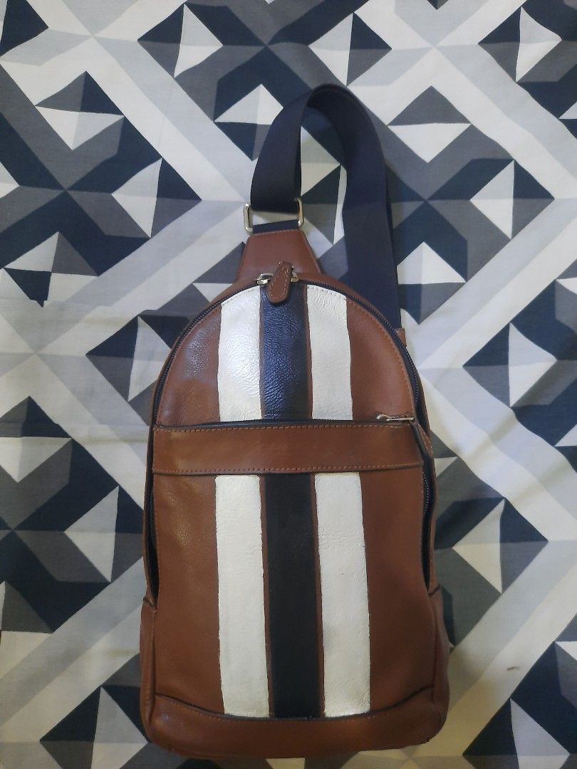 Authentic Coach Bodybag (Category: Luxury Bags & Wallets) located in Llanera. Submitted by stopnshop_01 (Listing ID 1469419842, Image 1). Description: payment first no to joyjoy talk.
