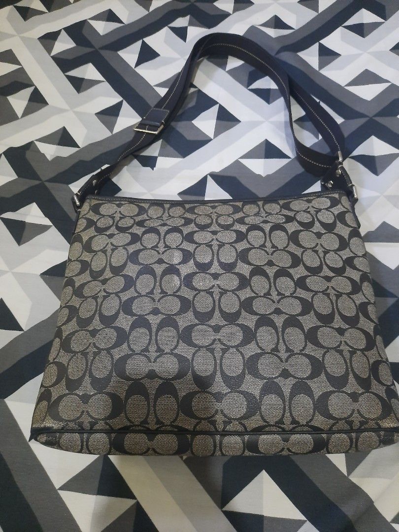 Authentic Coach Sling for men (Category: Luxury Bags & Wallets) located in Llanera. Submitted by stopnshop_01 (Listing ID 1469418246, Image 3). Description: payment first no to joyjoy talk.