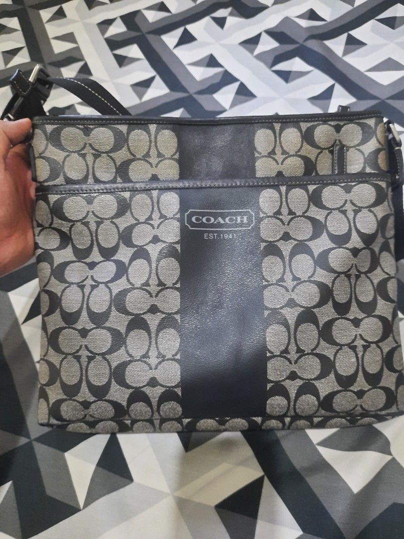 Authentic Coach Sling for men (Category: Luxury Bags & Wallets) located in Llanera. Submitted by stopnshop_01 (Listing ID 1469418246, Image 2). Description: payment first no to joyjoy talk.