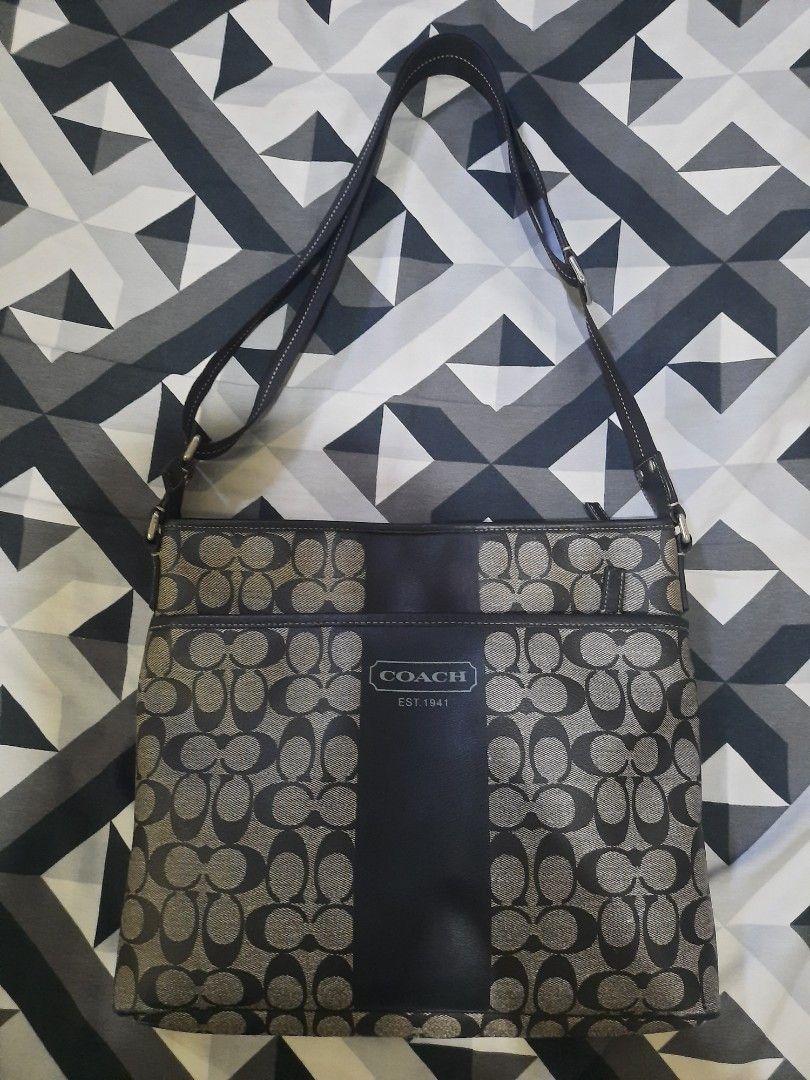 Authentic Coach Sling for men (Category: Luxury Bags & Wallets) located in Llanera. Submitted by stopnshop_01 (Listing ID 1469418246, Image 1). Description: payment first no to joyjoy talk.