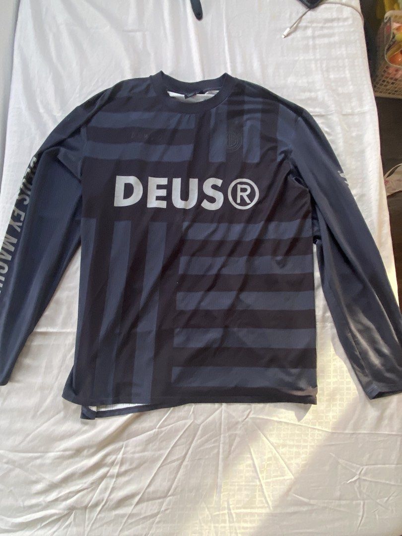 Authentic Deus Ex Machina Blackout Moto (Category: Coats, Jackets and Outerwear) located in Valenzuela. Submitted by chegarrucho (Listing ID 1469571165, Image 1). Description: Authentic Deus Ex Machina Jersey with minimal signs of usage (please see photos for reference) Original price: 3,990 pesos Selling price: 1,500 pesos only Size XL on tag.
