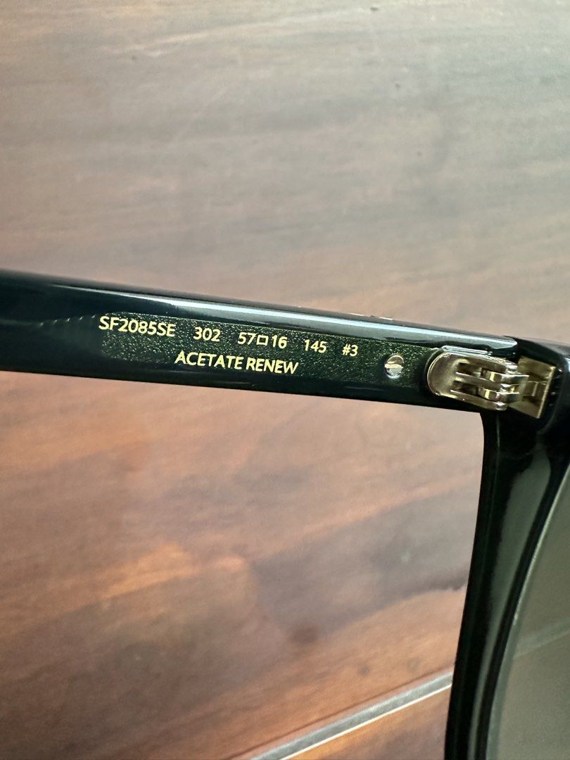 Authentic Ferragamo Sunglasses (Category: Sunglasses & Eyewear) located in Quezon City. Submitted by nej_20 (Listing ID 1469397946, Image 3). Description: Original Sunglasses 💯 Brandnew 💯 Fixed Price ‼️ It comes in a ziplock bag with a leaflet included. What you see is what you get. 📍 Quezon City.