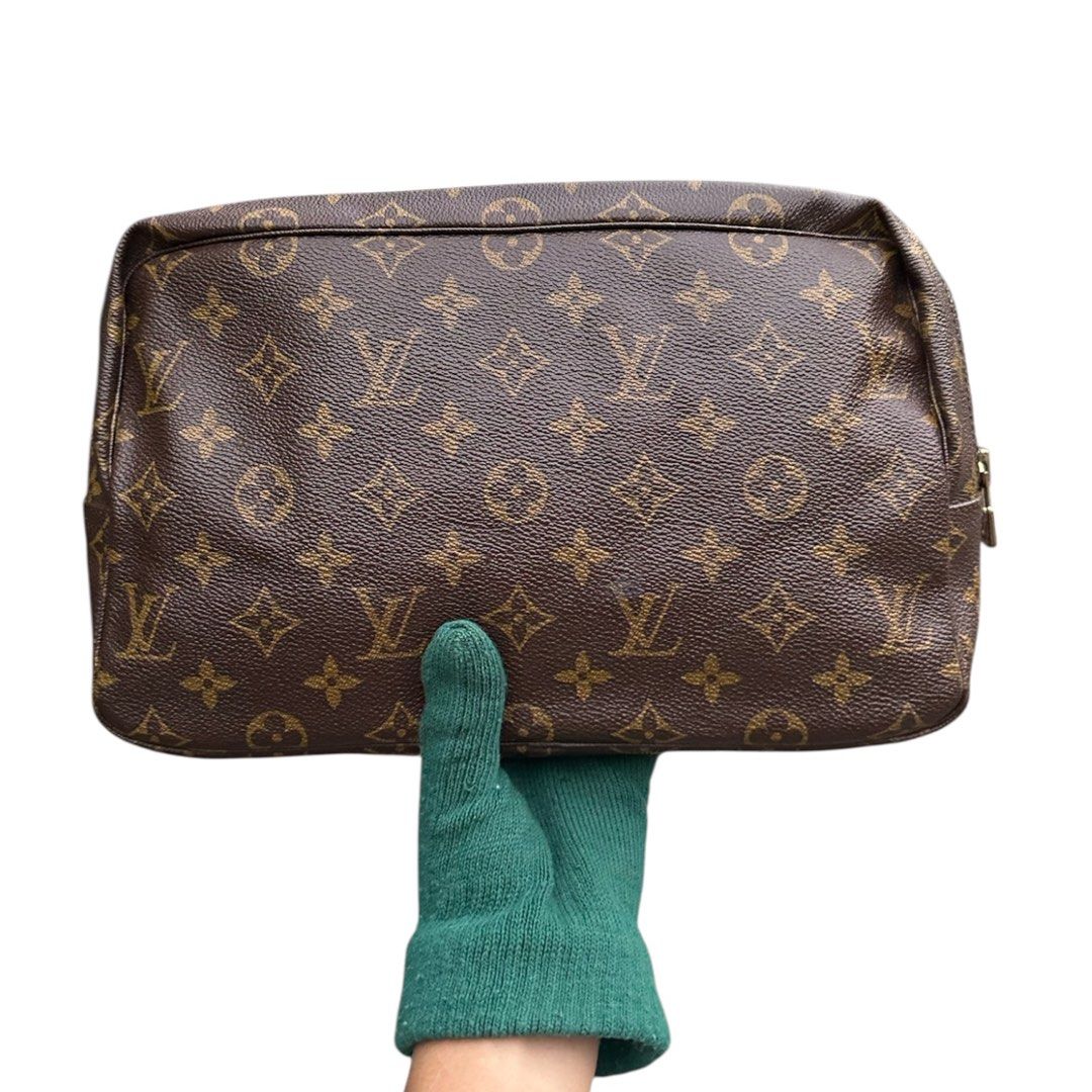 Authentic LOUIS VUITTON (Category: Cross-body Bags) located in San Fabian. Submitted by rei_aniels (Listing ID 1469570514, Image 3). Description: Authentic LOUIS VUITTON Like new Made in FRANCE Pouch Cosmetic Bag.