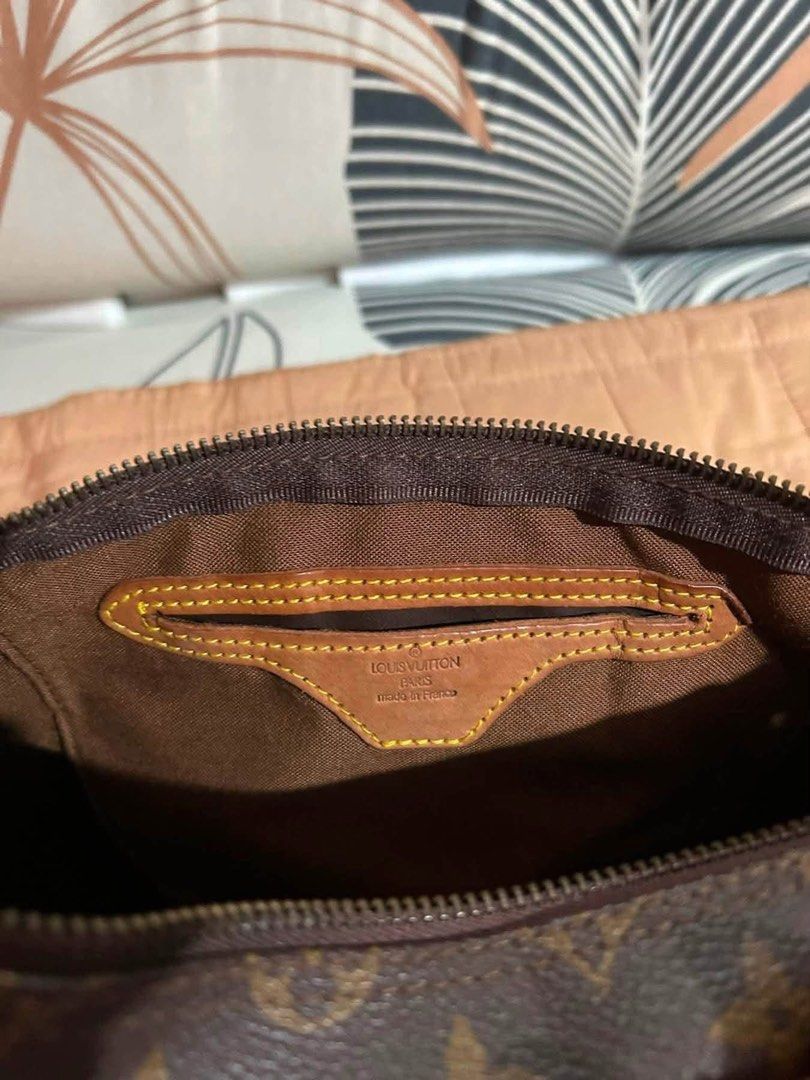 Authentic Louis Vuitton Speedy Monogram Handbag (Category: Luxury Bags & Wallets) located in Manila. Submitted by garmentfinds.01 (Listing ID 1469526776, Image 3). Description: - Authentic Louis Vuitton Monogram Speedy (Model M41526) - Crafted from iconic brown monogram coated canvas - Classic natural Vachetta leather handles and trim - Elegant gold-tone hardware details - Brown fabric-lined interior featuring a handy slip pocket - Stamped 'Louis