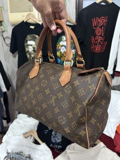 (Category: ) located in . Submitted by garmentfinds.01 (Listing ID 1469526776, Image 1). Description: .