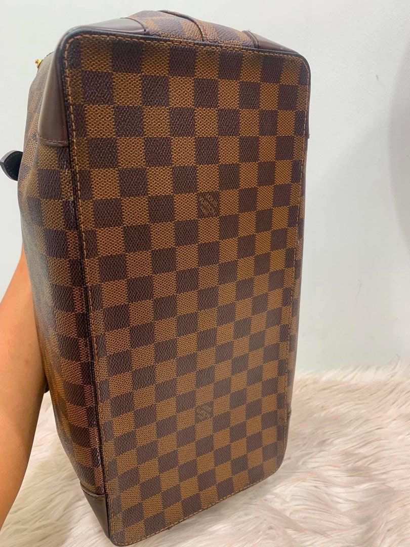Authentic LV Hampstead (Category: Luxury Bags & Wallets) located in Quezon City. Submitted by jhaediah (Listing ID 1469417785, Image 3). Description: Lv hampstead Maganda pa po .