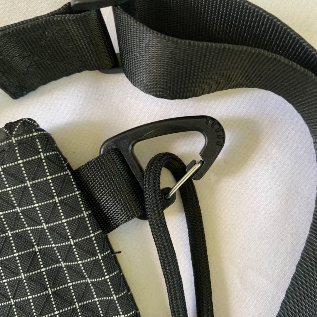 Avant Garde Small Sling Bag (Category: Sling Bags) located in Mendez-Nunez. Submitted by anikkoyan (Listing ID 1469501626, Image 3). Description: Avant Garde Small Sling Bag Length: 4.5 Width: 7.5 - Like new 499 + sf.