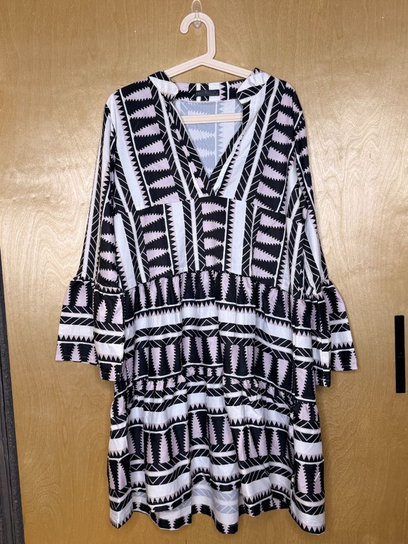 Aztec Print Dress (Category: Dresses) located in Pasig City. Submitted by the_thrift_fix (Listing ID 1469514481, Image 1). Description: Aztec Print Dress Brand: Emery Rose Size: XL Measurements: Length: 37.5 inches Shoulder Width: 17inches Used but in great condition. Apologies but no time for other photos or "when worn" photos. Shipping c/o buyer. Shipping from Pasig. Payments through bank transfer/digital wallet (gcash/maya/gotyme).