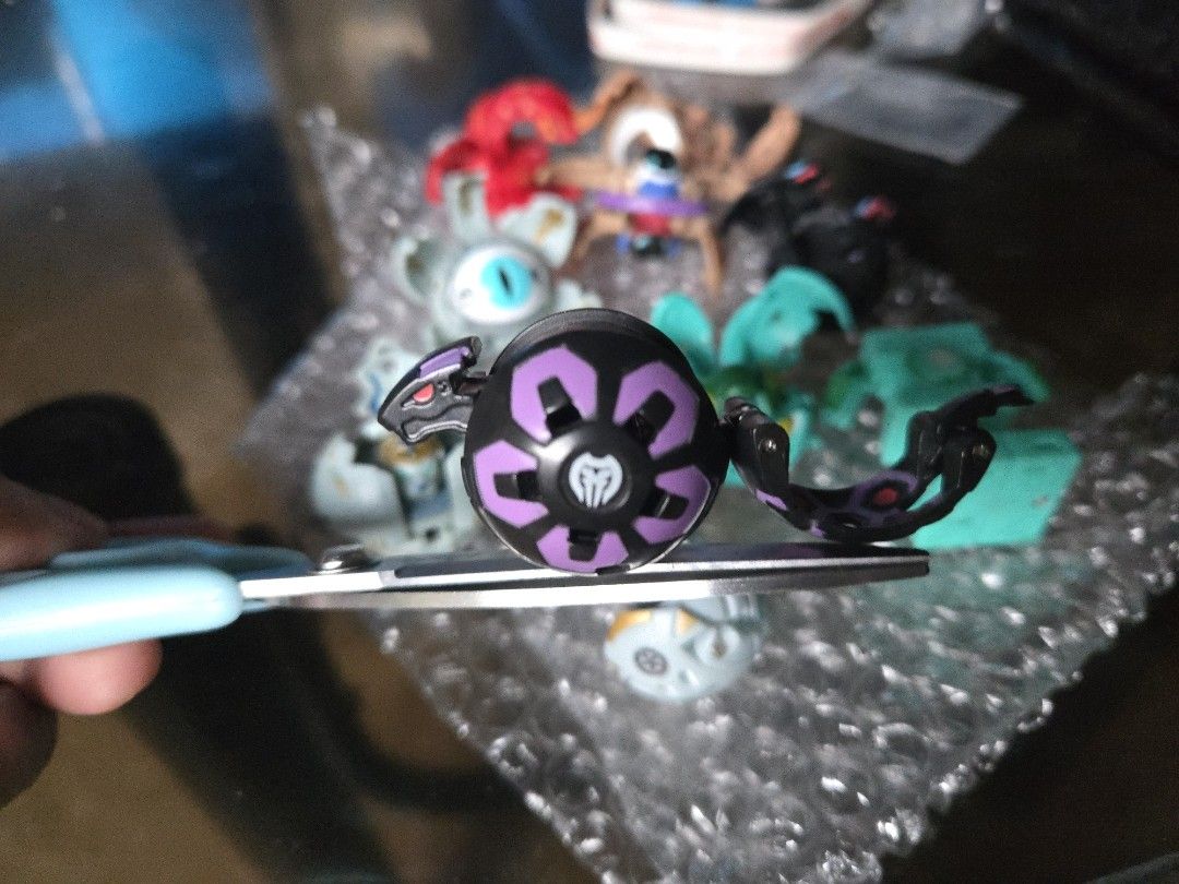 B2 Spin Master Release Darkus Serpenoid Bakugan 480G (Category: Action & Battle Toys) located in Rizal. Submitted by silo2191 (Listing ID 1469502827, Image 1). Description: Classic B2 Darkus Serpenoid from the original Bakugan Battle Brawlers Series. This is the larger B2 size (approx. 32mm), featuring the iconic black and purple colorway. Great addition for nostalgic collectors or anyone looking to complete their vintage Darkus team! Details: Ch