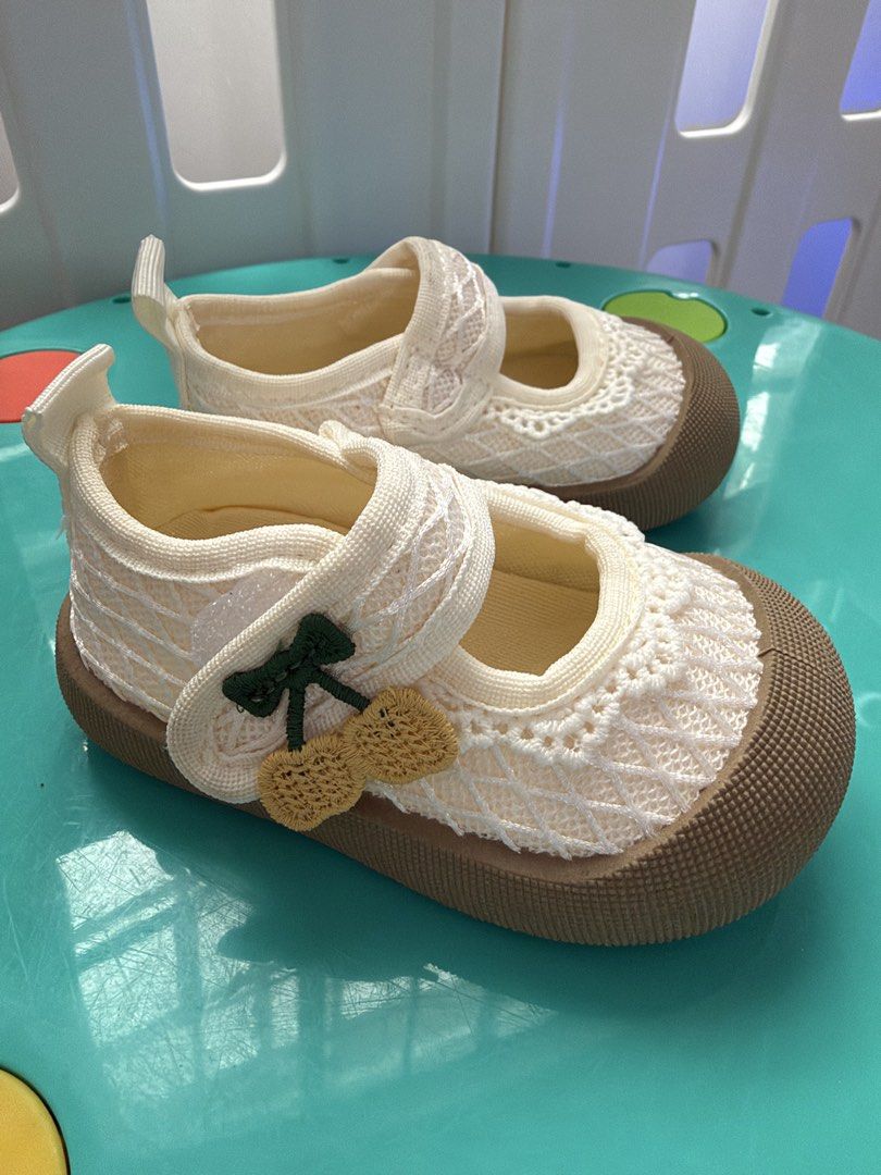 Baby Walking Shoes (Category: Babies & Kids Fashion) located in Las Pinas. Submitted by melissaescano (Listing ID 1469401783, Image 2). Description: Baby Walking Shoes Only tried on, never used. Size 18.
