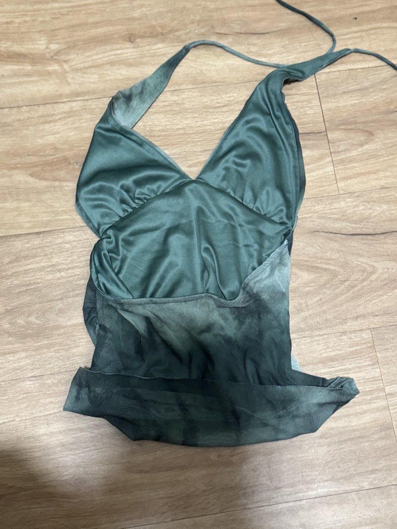 Backless y2k top (Category: Sleeveless) located in Manila. Submitted by bookishtati (Listing ID 1469518923, Image 2). Description: .