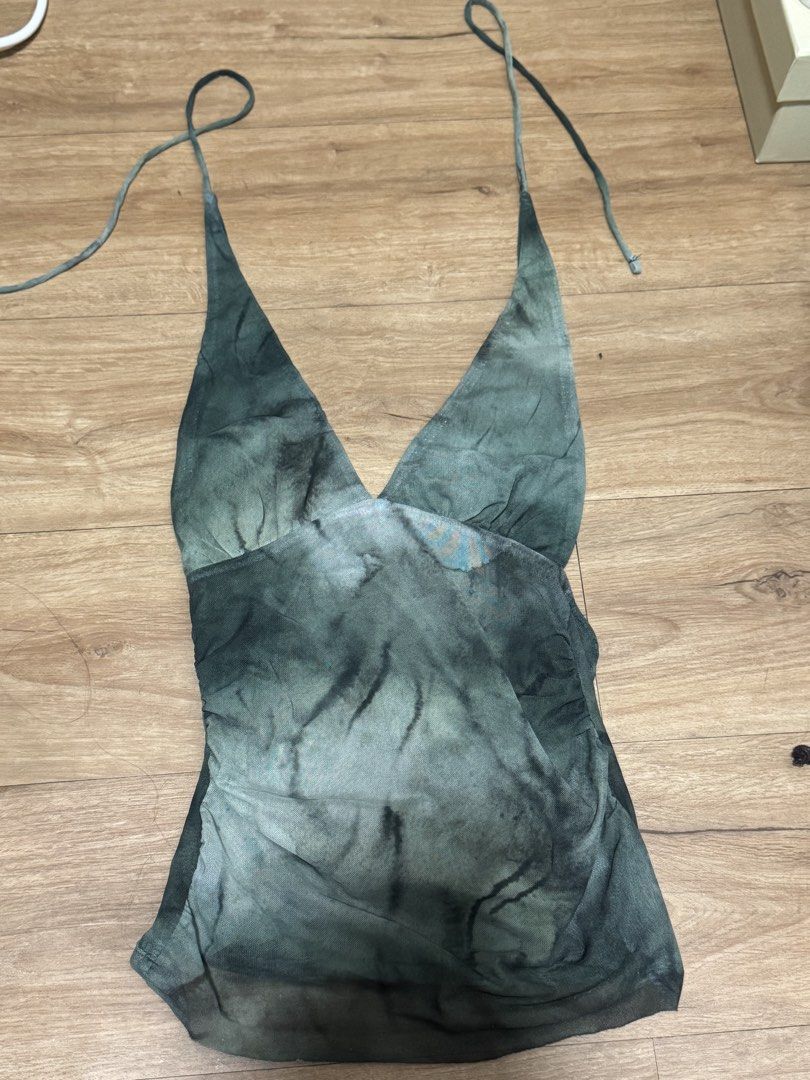 Backless y2k top (Category: Sleeveless) located in Manila. Submitted by bookishtati (Listing ID 1469518923, Image 1). Description: .