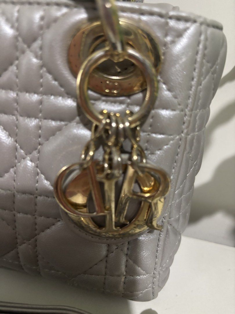 Bag bundle (Category: Shoulder Bags) located in Johor Bahru. Submitted by soulsol (Listing ID 1469409358, Image 2). Description: Tapak zip cd.
